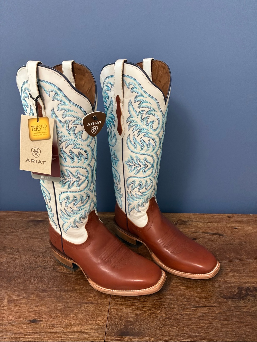 Ariat Futurity Blanche Western Boots - Brand new!